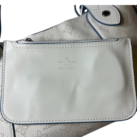 White and Blue Handbag - Picture 7 of 8